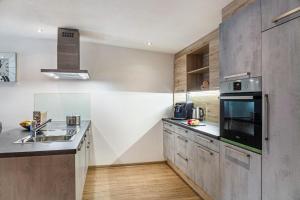 Kuchnia lub aneks kuchenny w obiekcie Apart-hochzillertal Gartenwohnung