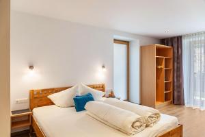 Łóżko lub łóżka w pokoju w obiekcie Apart-hochzillertal Gartenwohnung