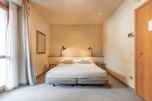 Letto o letti in una camera di Albergo Sorriso