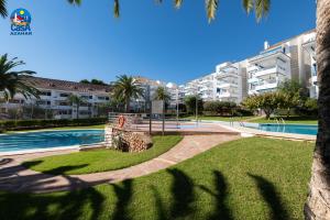 Bazén v ubytovaní Apartamentos Fuente Sol Casa Azahar alebo v jeho blízkosti