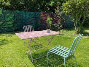 Ogród w obiekcie Appartement Bollyroom - Plage 50m - Rue gratuite