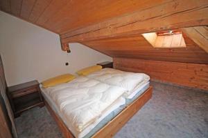 Łóżko lub łóżka w pokoju w obiekcie Haus Gerdi