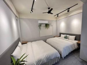 Postel nebo postele na pokoji v ubytování 客梢 Cushare #市政府商務住宿 #停車方便 #可包棟