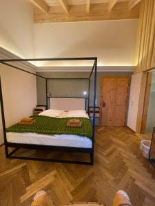 Postel nebo postele na pokoji v ubytování Landhaus Kössel