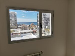 ventana con vistas a la ciudad en Puerto Madryn Temporarios en Puerto Madryn