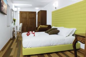 Un pat sau paturi într-o cameră la Hub Navona