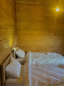 Postel nebo postele na pokoji v ubytování Mestia Villas