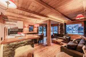 a living room with a couch and a table at Luxury chalet Léli in Saint-Chaffrey