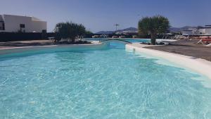 Bazén v ubytovaní Sea view paradise Lanzarote alebo v jeho blízkosti