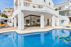 Bazén v ubytování Casa Jerez 14 en Nerja nebo v jeho okolí