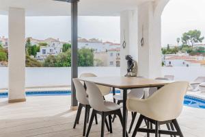 Bazén v ubytování Casa Jerez 14 en Nerja nebo v jeho okolí