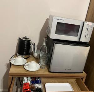 a microwave and a coffee maker on a table at The waterfront in Tarbert