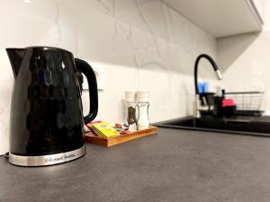 Η κουζίνα ή μικρή κουζίνα στο SunMarine Hel +1 φωτογραφίες