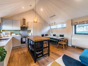 a kitchen and dining room with a table in a room at Beinn Mhor View in Lochboisdale