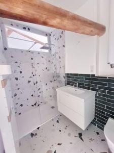 a bathroom with a toilet and a sink at Victoire émeraude 301 hôtel de ville in Saint-Dizier +15 photos