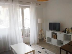 Televízia a/alebo spoločenská miestnosť v ubytovaní Chez Chris, studio cosy hypercentre