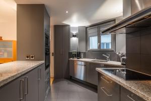Virtuvė arba virtuvėlė apgyvendinimo įstaigoje Veeve - Pompidou Hideaway