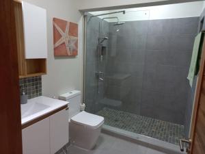 Bilik mandi di Golden Square Villa & Private Pool