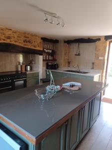 Kuchnia lub aneks kuchenny w obiekcie Gîtes Le clos de Veyrignac