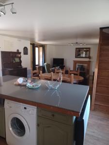 Kuchnia lub aneks kuchenny w obiekcie Gîtes Le clos de Veyrignac