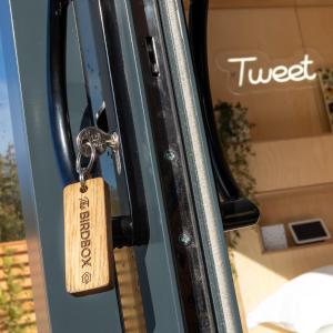 Billede fra billedgalleriet på The Birdbox - Unique Hot Tub Cabin in Millport i Millport