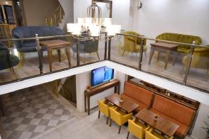 an overhead view of a restaurant with tables and chairs at Hotel Mavirem in Istanbul