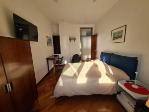 A bed or beds in a room at Casa D'Amato Salerno