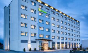 een weergave van een hotelbuitenkant bij Holiday Inn Express München Messe, an IHG Hotel in Feldkirchen