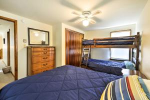 ein Schlafzimmer mit einem Bett und einem Etagenbett in der Unterkunft Breezy Ship Bottom House with Yard and Beach Access! in Ship Bottom