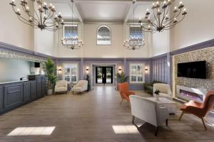 a lobby with chandeliers and a waiting room at SureStay Hotel By Best Western Tuscaloosa Southeast in Tuscaloosa