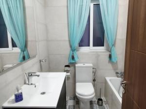 Ένα μπάνιο στο Large and modern apartment in the centre of Malta