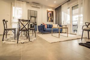 A seating area at Apollo's Apartment on Radio City Midas Home