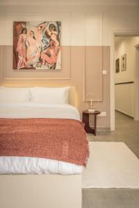A bed or beds in a room at Apollo's Apartment on Radio City Midas Home