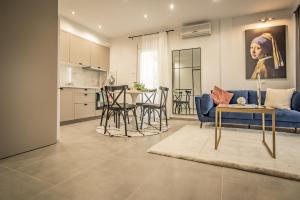A kitchen or kitchenette at Apollo's Apartment on Radio City Midas Home