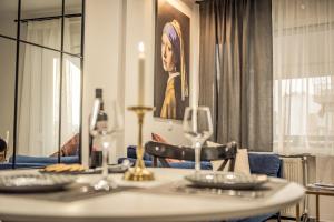 A seating area at Apollo's Apartment on Radio City Midas Home