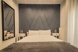 A bed or beds in a room at Apollo's Apartment on Radio City Midas Home