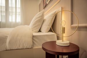 A bed or beds in a room at Apollo's Apartment on Radio City Midas Home