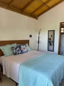 A bed or beds in a room at Chalés e Suítes Campos de São João