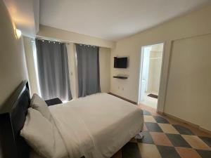 A bed or beds in a room at Hotel Real Home