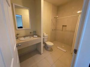 A bathroom at Hotel Real Home