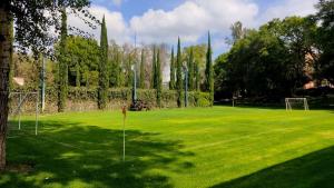 A garden outside Hotel Real Home