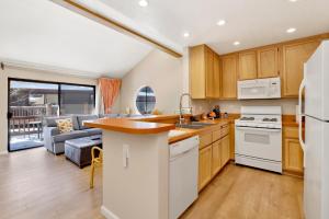 מטבח או מטבחון ב-2236-Boulder Bay Condo home