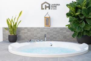 Łazienka w obiekcie Laguna Home & Suites