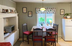 Η κουζίνα ή μικρή κουζίνα στο Gorgeous Home In Hok With Wifi