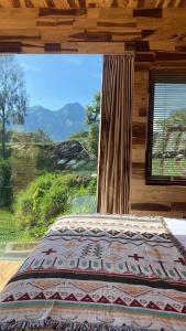 Nespecifikovaný výhled na hory nebo výhled na hory při pohledu z bed and breakfast