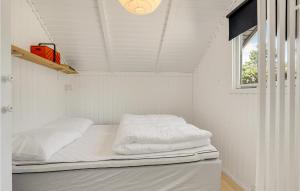 Postel nebo postele na pokoji v ubytování 3 Bedroom Nice Home In Rdby