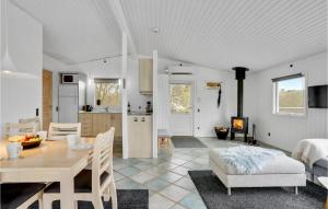 Posezení v ubytování 3 Bedroom Lovely Home In Kolding