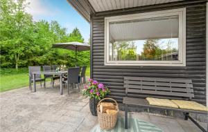 Zahrada ubytování Pet Friendly Home In Hals With Kitchen