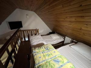 Posteľ alebo postele v izbe v ubytovaní Triplex 3 étages en centre station avec ascenseur et TV - FR-1-593-82