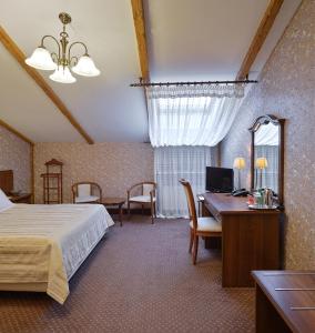Postel nebo postele na pokoji v ubytování Ayvazovsky Hotel